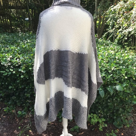 BEBE gray stripe abstract pullover poncho - Picture 3 of 5